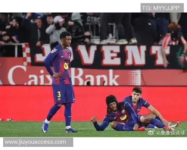 中超激战：里昂逆转巴萨补时绝杀引发争议判罚全场沸腾