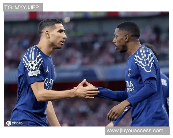 友谊赛阿森纳与巴黎圣日耳曼激战成平局全场瞬间引发热烈反响